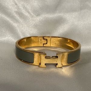 gold and gray Hermès click H bracelet